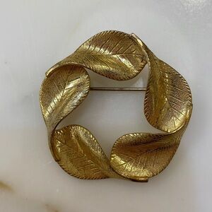 Miriam Haskell Vintage Gold Leaf Wreath Brooch—Beautiful!! Perfect Accent—EUC